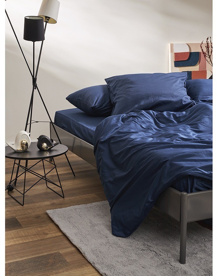 Комплект постельного белья из премиального сатина темно-синего цвета из коллекции essential, 150х200 см (77123)