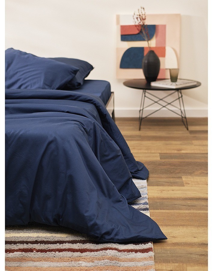 Комплект постельного белья из премиального сатина темно-синего цвета из коллекции essential, 150х200 см (77123)