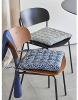 Подушка на стул из хлопка серого цвета с принтом Спелая Смородина из коллекции scandinavian touch, 35х35 см (77449)