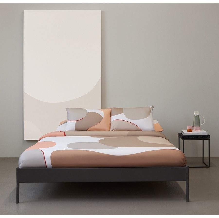 Комплект постельного белья из сатина бежевого цвета с авторским принтом из коллекции freak fruit, 200х220 см (70511)