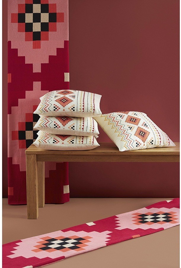 Подушка декоративная по мотивам башкирских орнаментов из коллекции cultural heritage, 45х45 см (77717)