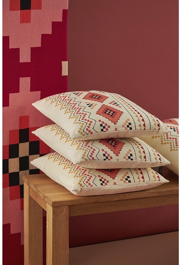 Подушка декоративная по мотивам башкирских орнаментов из коллекции cultural heritage, 45х45 см (77717)