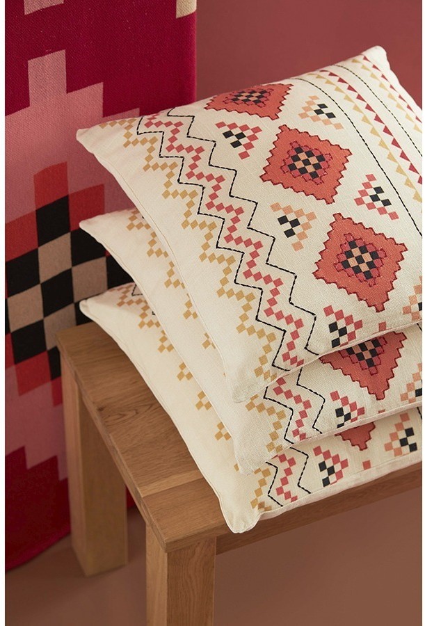 Подушка декоративная по мотивам башкирских орнаментов из коллекции cultural heritage, 45х45 см (77717)