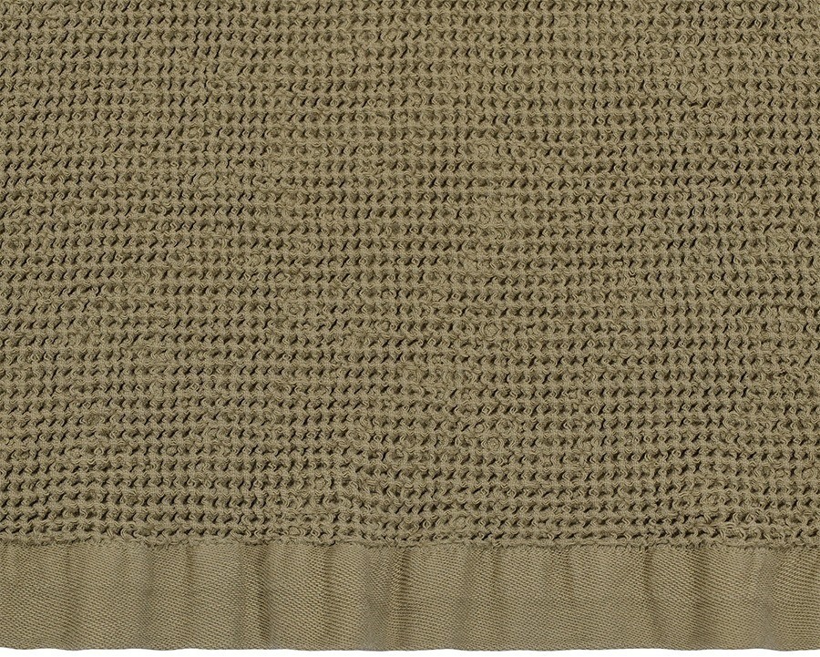 Полотенце для рук из умягченной вафли цвета хаки из коллекции essential, 50x90 см (79190)