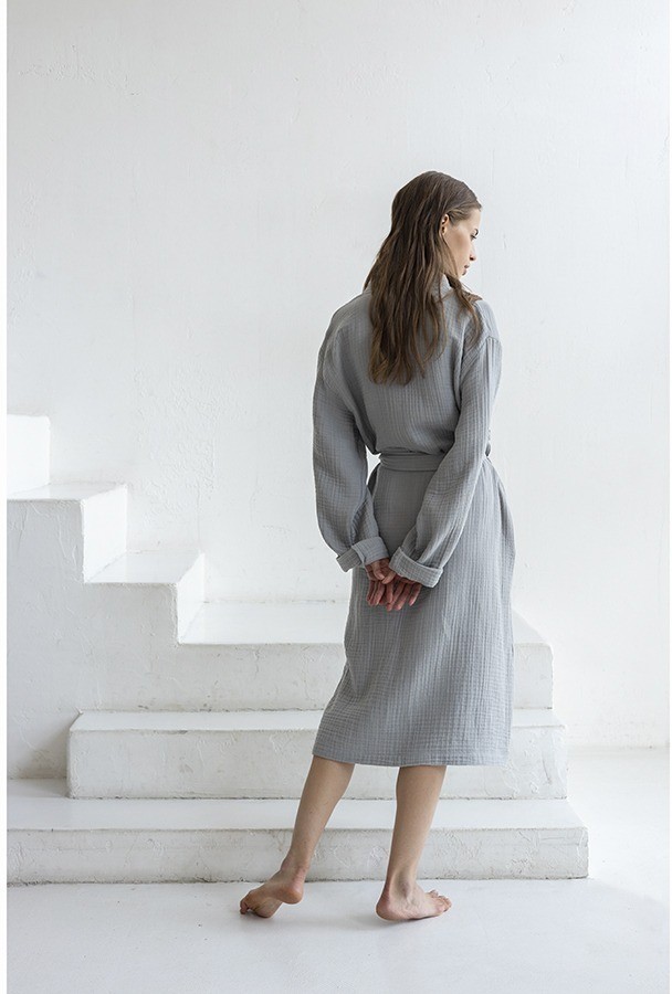 Халат из многослойного муслина серого цвета из коллекции essential, размер l (75393)