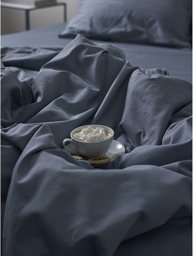 Комплект постельного белья из сатина джинсово-синего цвета с брашинг-эффектом из коллекции essential, 150х200 см (76081)