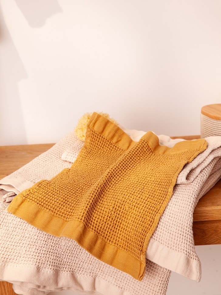 Полотенце для лица из умягченной вафли цвета охры из коллекции essential, 30x30 см (79183)