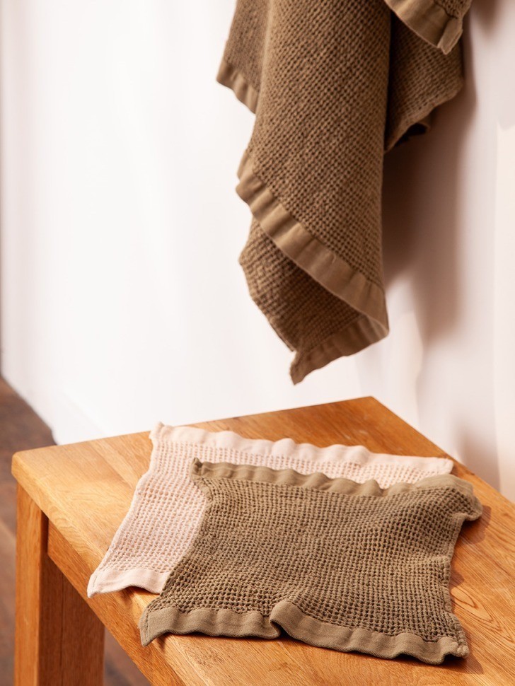 Полотенце для лица из умягченной вафли цвета хаки из коллекции essential, 30x30 см (79184)