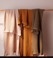 Полотенце банное из умягченной вафли цвета охры из коллекции essential, 70x140 см (79177)