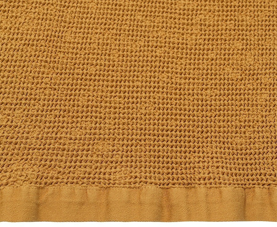 Полотенце банное из умягченной вафли цвета охры из коллекции essential, 70x140 см (79177)