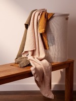 Полотенце банное из умягченной вафли цвета хаки из коллекции essential, 70x140 см (79178)