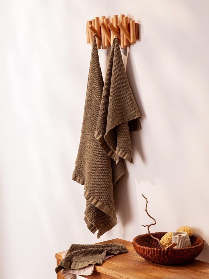 Полотенце банное из умягченной вафли цвета хаки из коллекции essential, 70x140 см (79178)