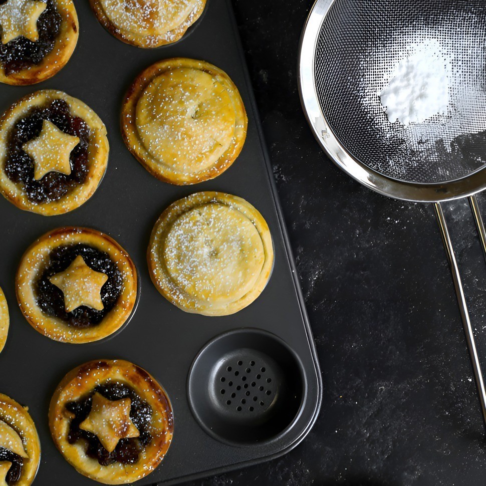 Форма для выпечки с антипригарным покрытием на 12 отверстий MasterClass 32X24см KCMCHB29