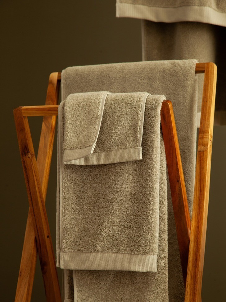 Полотенце банное бежево-серого цвета из коллекции essential, 90х150 см (79175)