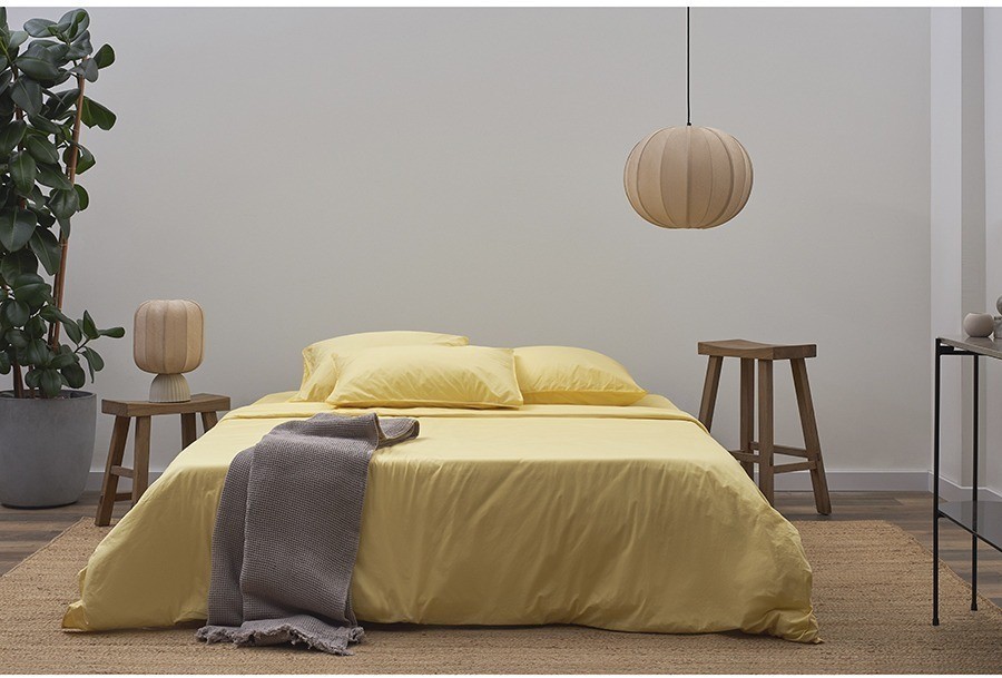 Простыня на резинке из стираного перкаля светло-желтого цвета из коллекции essential, 200х200х30 см (77764)