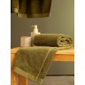 Полотенце банное оливкового цвета из коллекции essential, 70х140 см (79179)