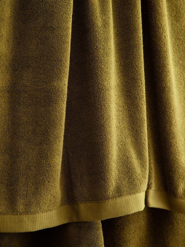 Полотенце банное оливкового цвета из коллекции essential, 70х140 см (79179)