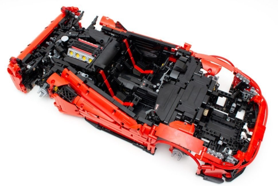 Конструктор CADA Ferrari 488 (3187  деталей, пульт, электропривод) (C61042W)