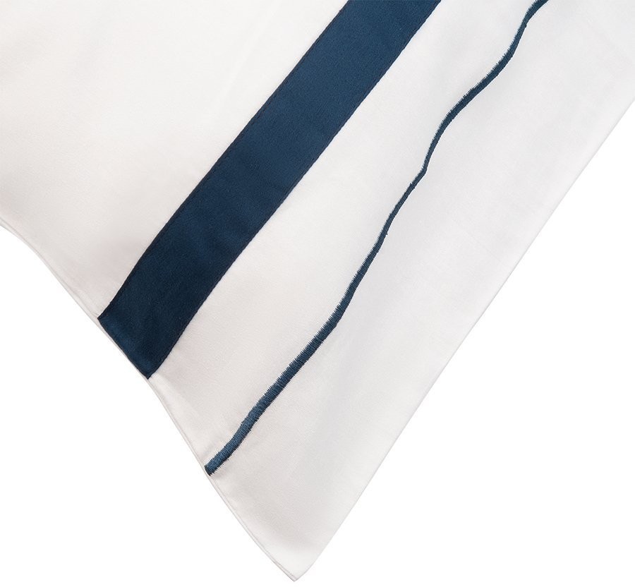 Набор из двух наволочек из сатина белого цвета с темно-синим кантом из коллекции essential, 50х70 см (73729)