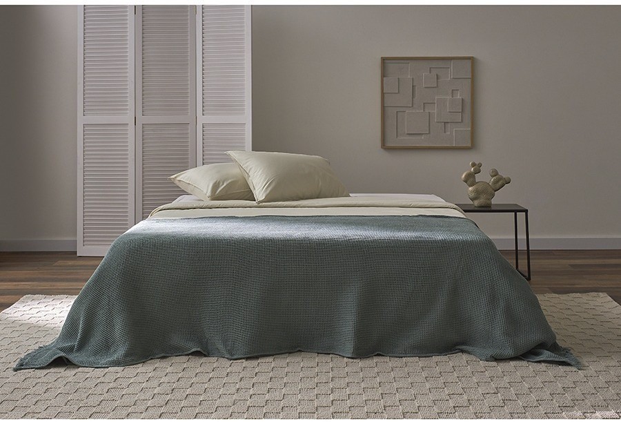 Покрывало вафельное из хлопка цвета шалфея из коллекции essential, 230х250 см (77461)