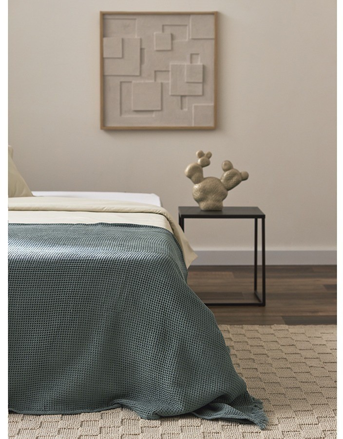 Покрывало вафельное из хлопка цвета шалфея из коллекции essential, 230х250 см (77461)