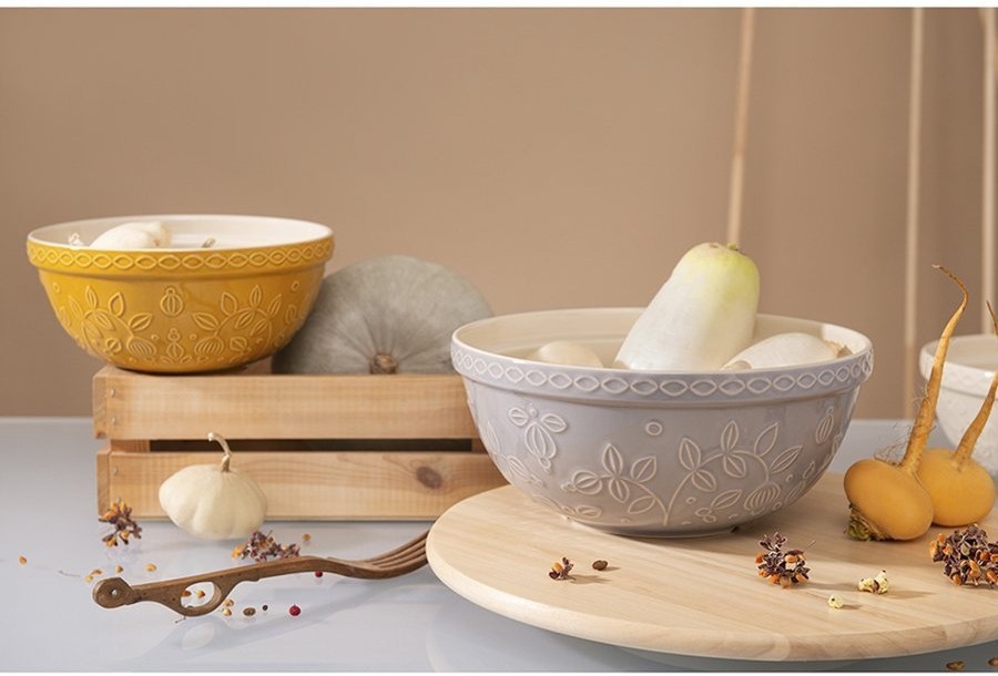 Миска горчичного цвета с рельефным узором Ягоды Тайги из коллекции russian north, 1,5 л (74286)