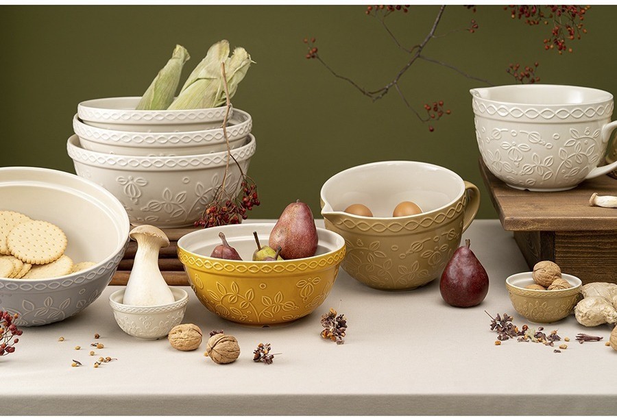 Миска горчичного цвета с рельефным узором Ягоды Тайги из коллекции russian north, 1,5 л (74286)