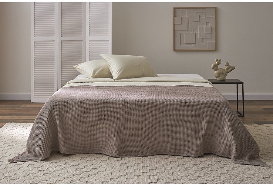 Покрывало вафельное из хлопка серо-бежевого цвета из коллекции essential, 180х250 см (77458)