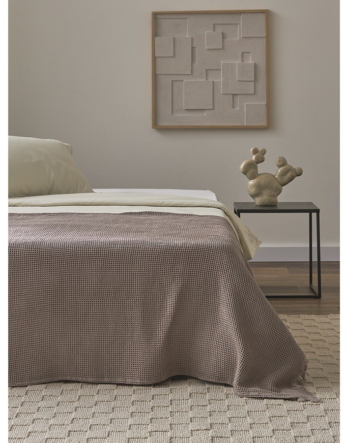 Покрывало вафельное из хлопка серо-бежевого цвета из коллекции essential, 180х250 см (77458)