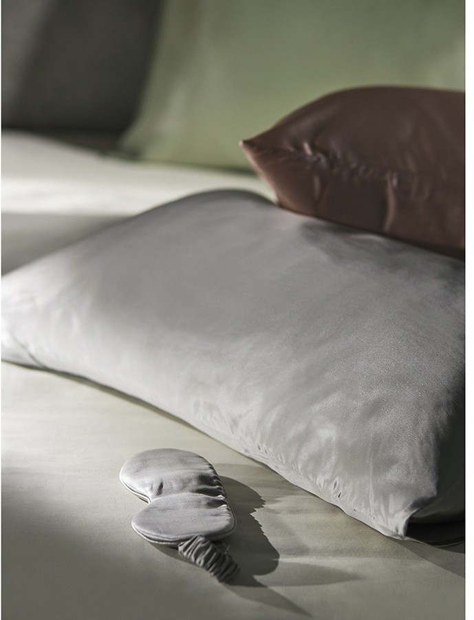 Наволочка из натурального шелка светло-серого цвета из коллекции essential, 50х70 см (76097)