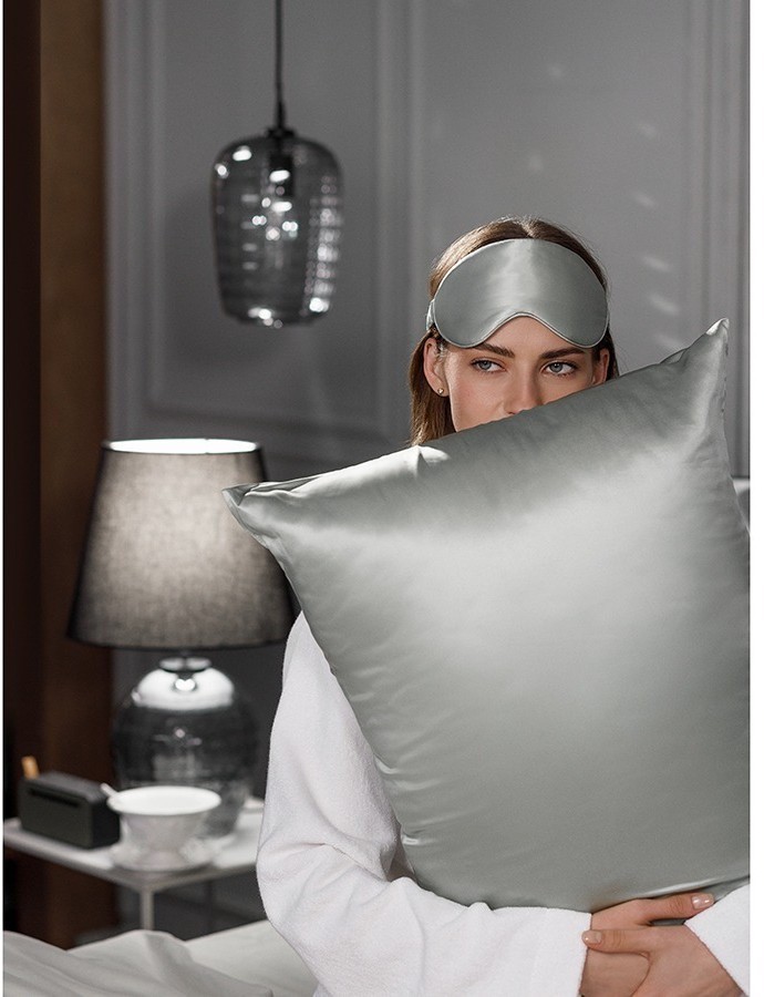 Наволочка из натурального шелка светло-серого цвета из коллекции essential, 50х70 см (76097)