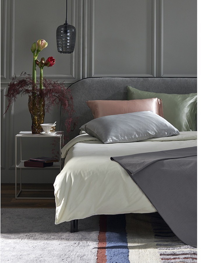 Наволочка из натурального шелка светло-серого цвета из коллекции essential, 50х70 см (76097)