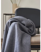 Плед из шерсти мериноса темно-синего цвета из коллекции essential, 130х180 см (77086)