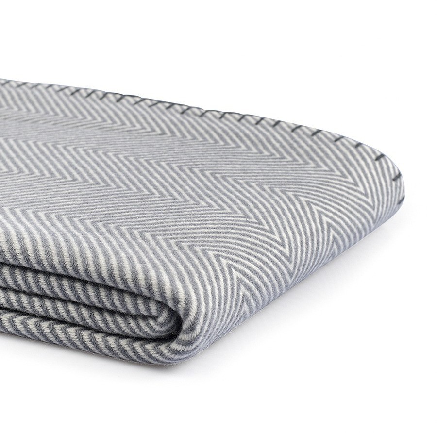 Плед из шерсти мериноса серого цвета из коллекции essential, 130х180 см (77085)