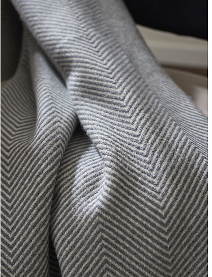 Плед из шерсти мериноса серого цвета из коллекции essential, 130х180 см (77085)