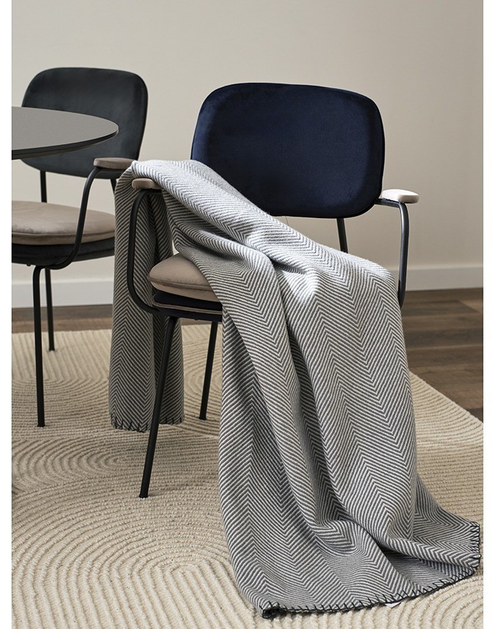 Плед из шерсти мериноса серого цвета из коллекции essential, 130х180 см (77085)