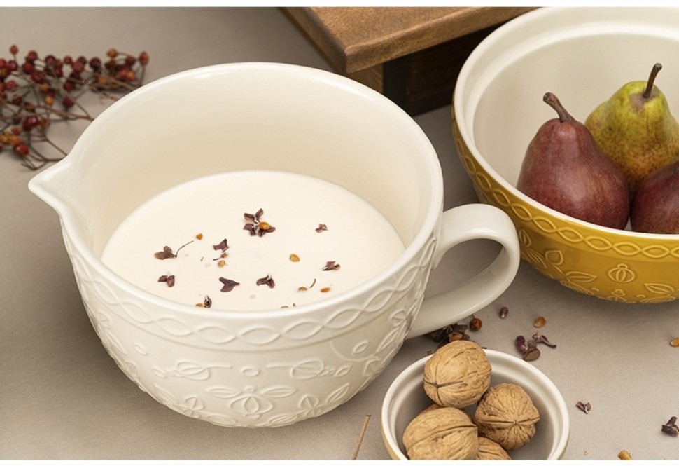 Кувшин для смешивания кремового цвета с рельефным узором Ягоды Тайги из коллекции russian north, 2л (75207)