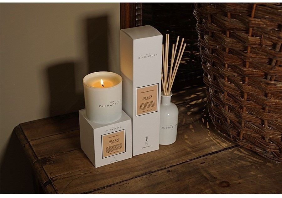 Свеча ароматическая the olphactory, white insignia, silken tobacco, 60 ч (78050)