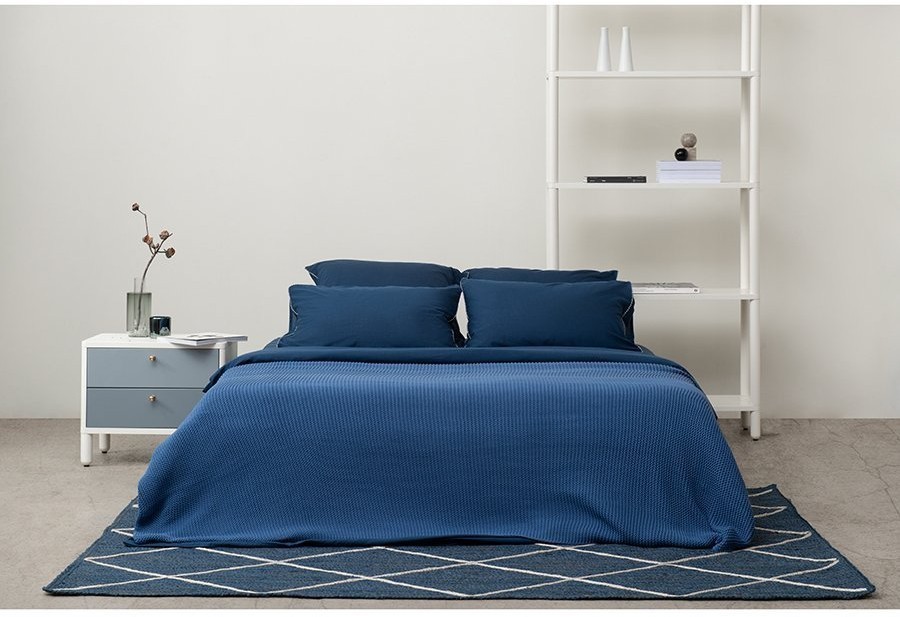 Простыня на резинке темно-синего цвета из коллекции essential, 180х200х30 см (73742)