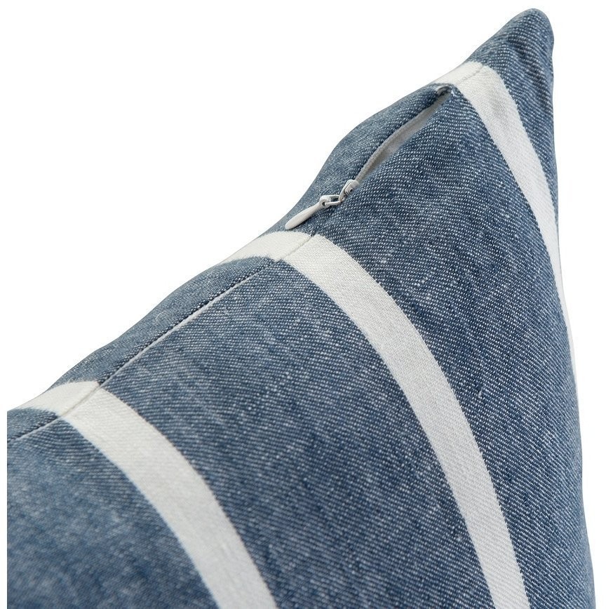 Чехол на подушку декоративный в полоску темно-синего цвета из коллекции essential, 40х60 см (70956)