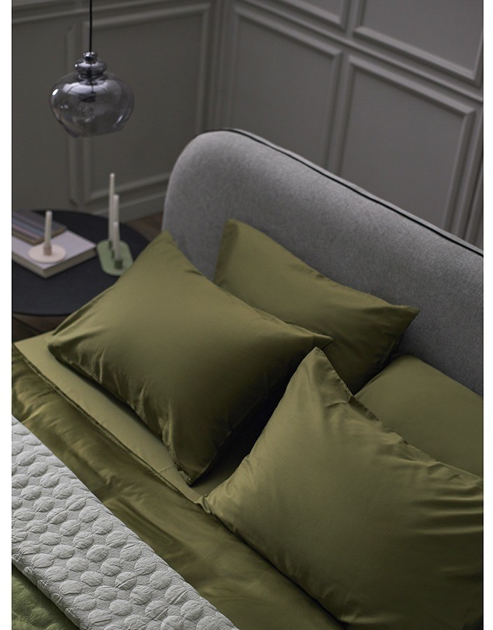 Простыня на резинке из премиального сатина оливкового цвета из коллекции essential, 180х200х30 см (77170)