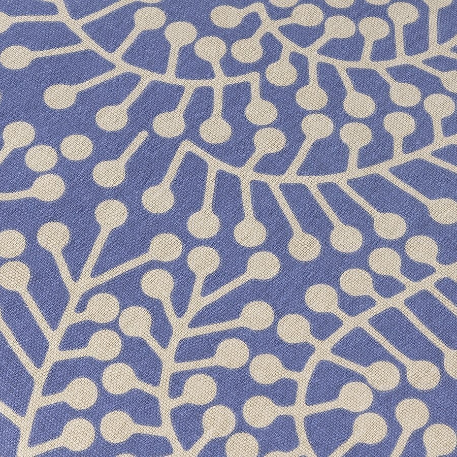Подушка декоративная фиолетового цвета с принтом Спелая Смородина из коллекции scandinavian touch, 45х45 см (73546)