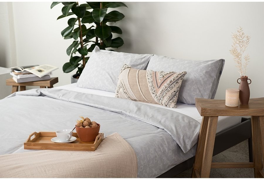 Комплект постельного белья из сатина с жаккардовым рисунком Ягоды тайги из коллекции russian north, 200х220 см (73252)