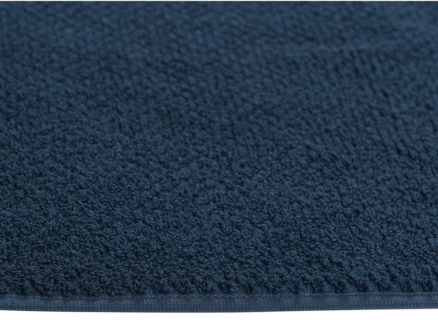 Полотенце банное фактурное темно-синего цвета из коллекции essential, 90х150 см (69140)